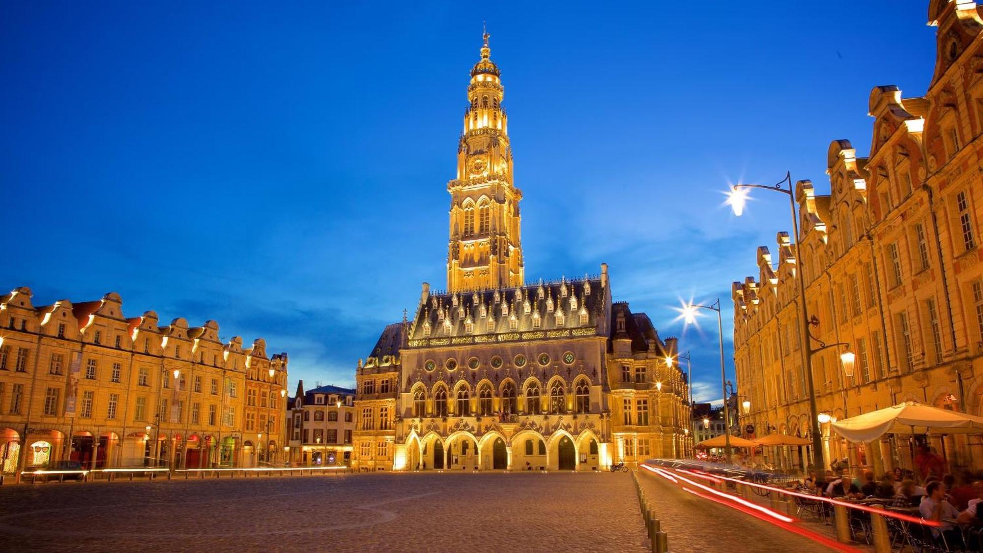 Apartment La Bulle Arrageoise - Grand Place - Spacieux - Lumineux - Lit King Size - Wifi - Parking Public Arras
