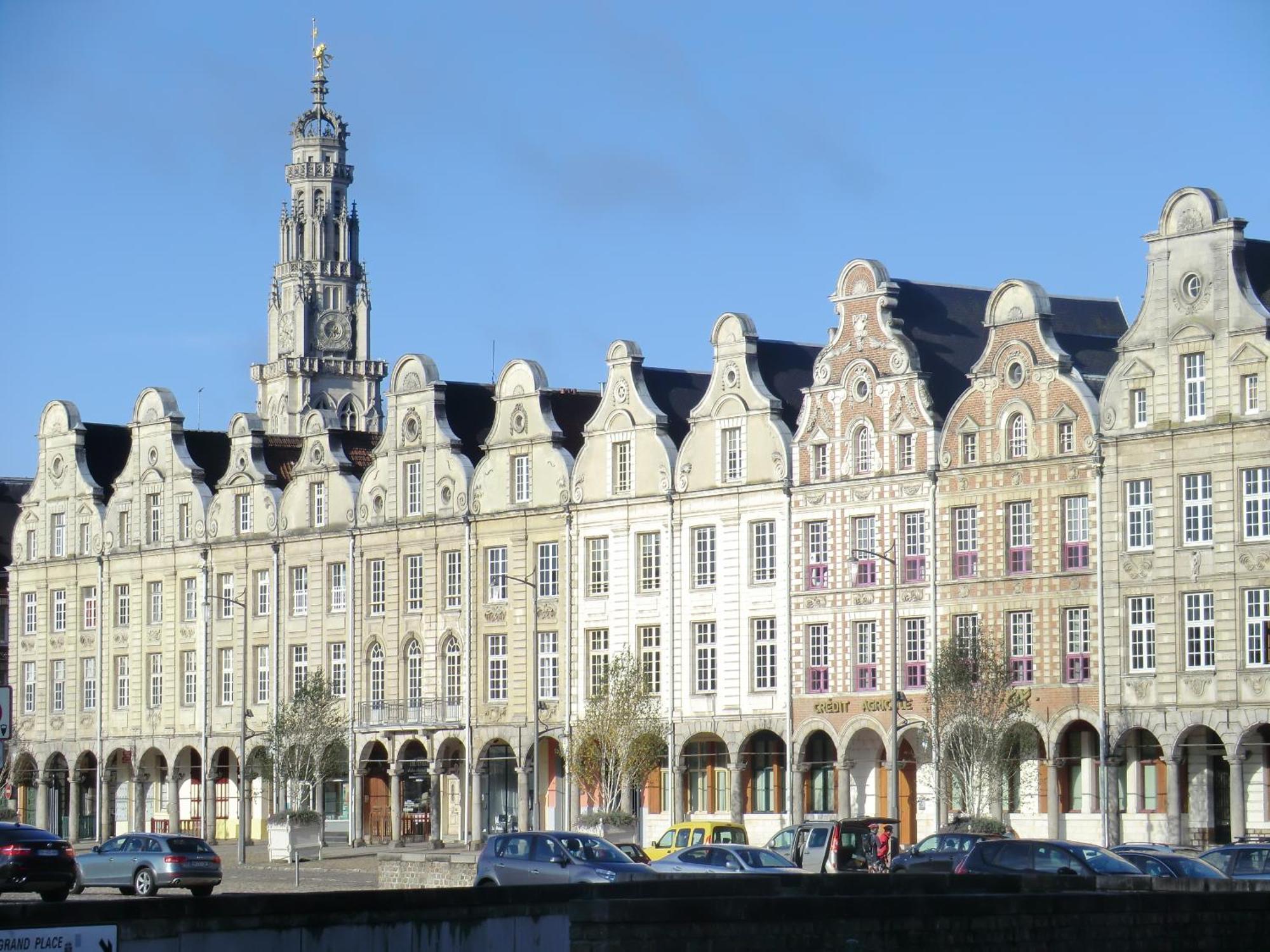 Apartment La Bulle Arrageoise - Grand Place - Spacieux - Lumineux - Lit King Size - Wifi - Parking Public