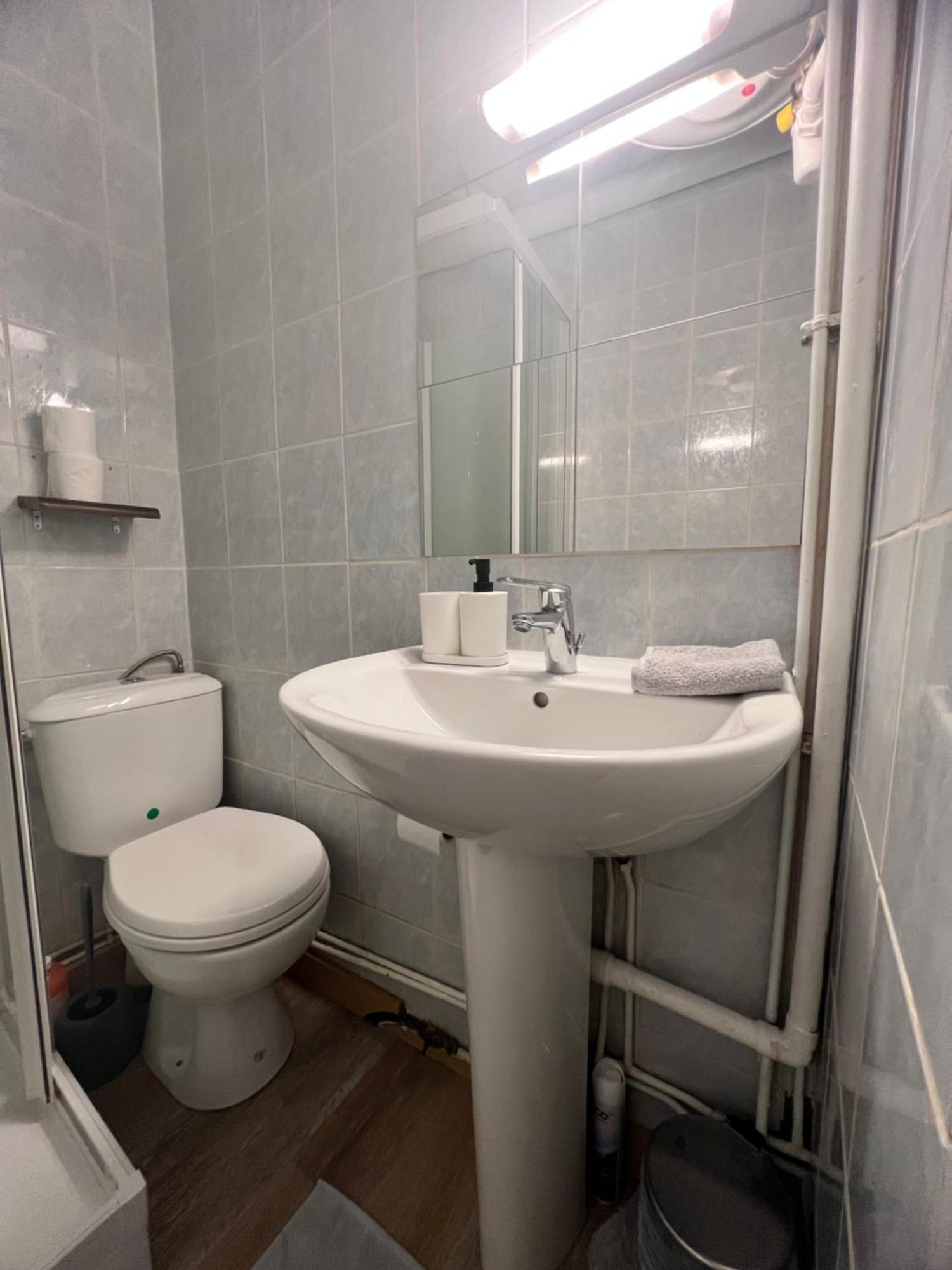 Apartment La Bulle Arrageoise - Grand Place - Spacieux - Lumineux - Lit King Size - Wifi - Parking Public Arras